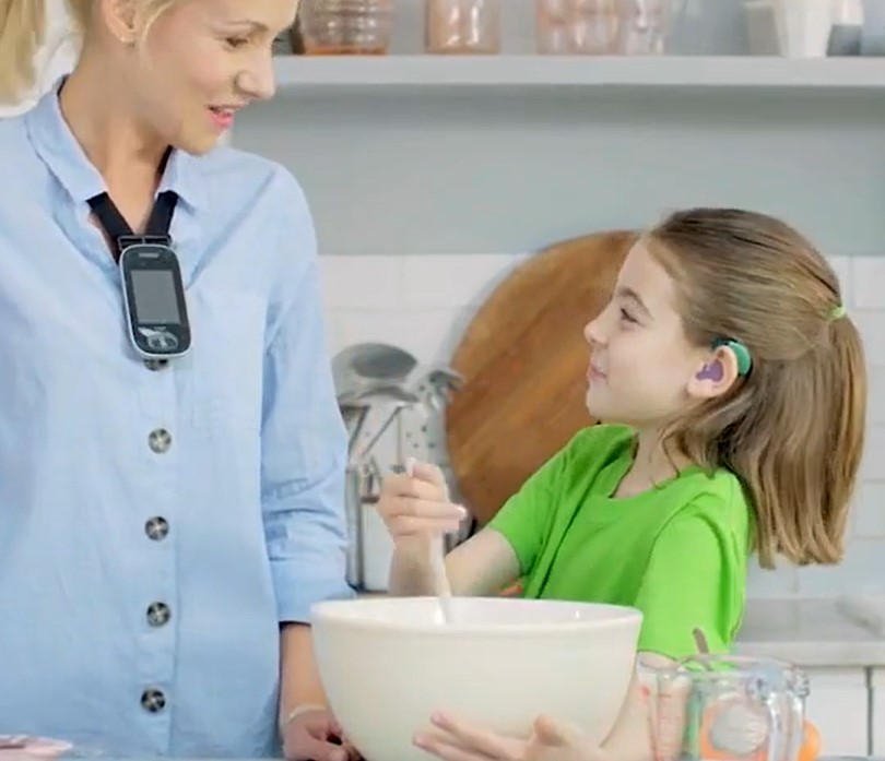 Çocuk işitme cihazı